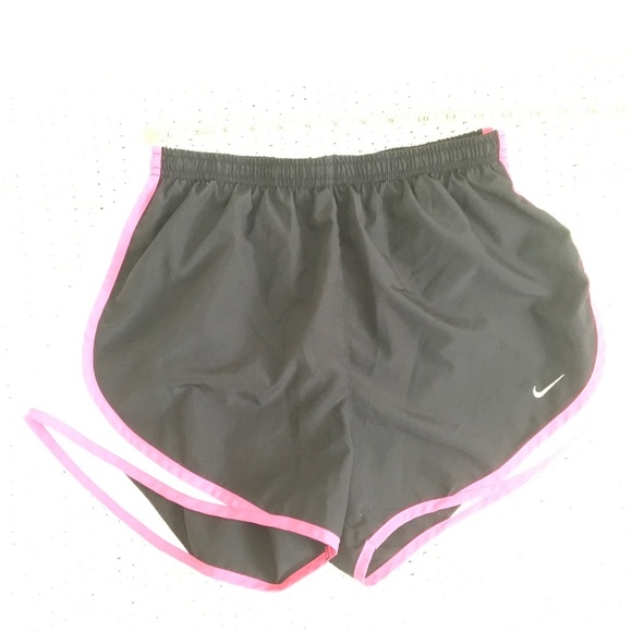 NIKE DRY FIT RUNNING SHORTS BLACK AND PINK WITH INNER LINING SIZE MEDIUM - Picture 1 of 5